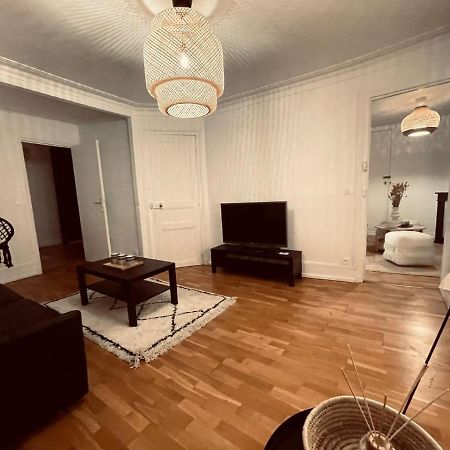 פריז Chic Apartment On The Famous Shopping Rue Du Faubourg Saint-Honore Street מראה חיצוני תמונה